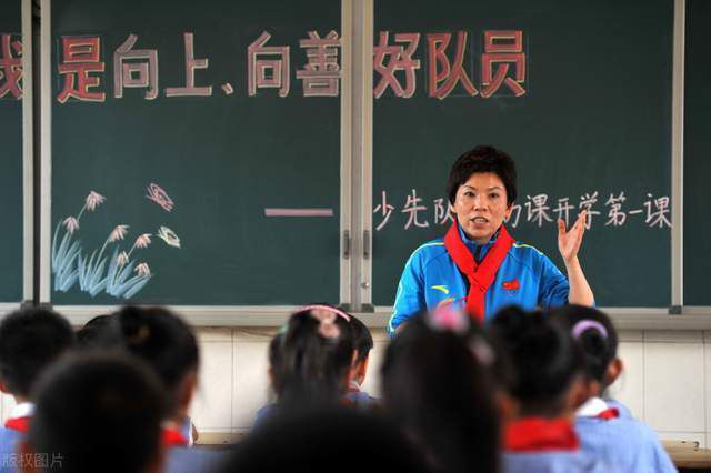 片子《长城》讲述了在古代，一支中国精英军队为捍卫人类，在环球著名的长城上与怪兽贪吃进行存亡决战的故事。欧洲雇佣军威廉（马特·达蒙 Matt Damon 饰）与火伴佩罗·托瓦尔（佩德罗·帕斯卡 Pedro Pascal 饰）不远万里来到中国窃取炸药配方，不测发现了长城是为抵抗60年降临人世一次的贪吃所建。长城内部机关重重，好像“陆上航母”，由无影禁军世代镇守。在这里，威廉见识了贪吃的残暴，也见证了无影禁军的精锐和英勇，并被这群兵士之间的信赖和牺牲所打动，义无返顾地插手到了配合守护人类的战役傍边。